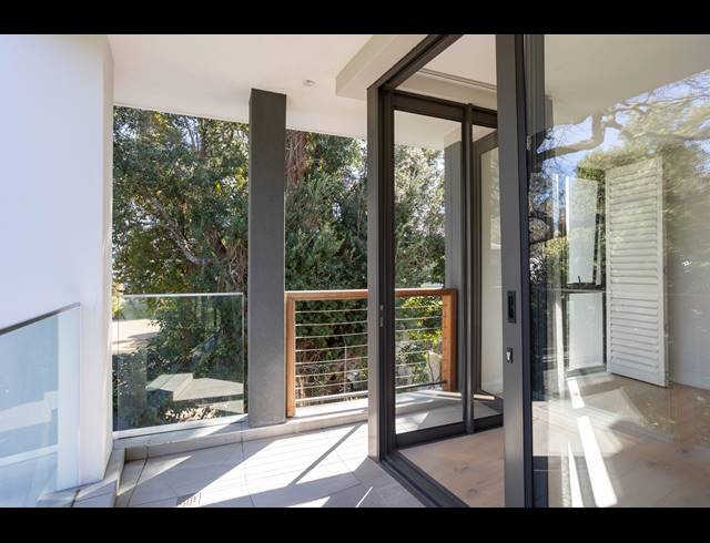 2 BEDROOM APARTMENT TO LET IN NEWLANDS